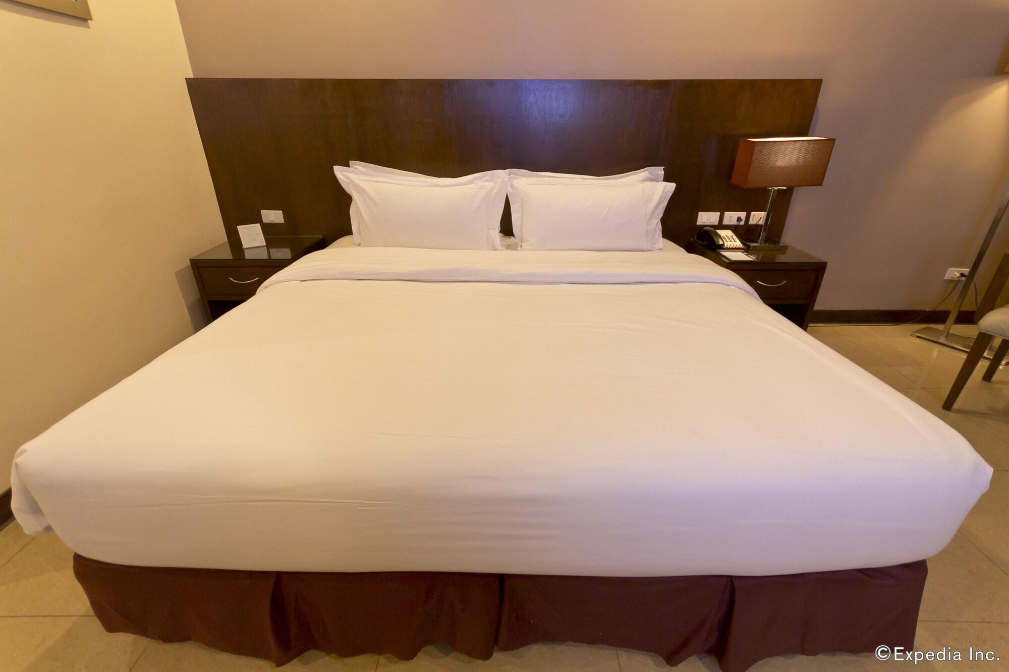 Mandarin Plaza Hotel Cebu Esterno foto
