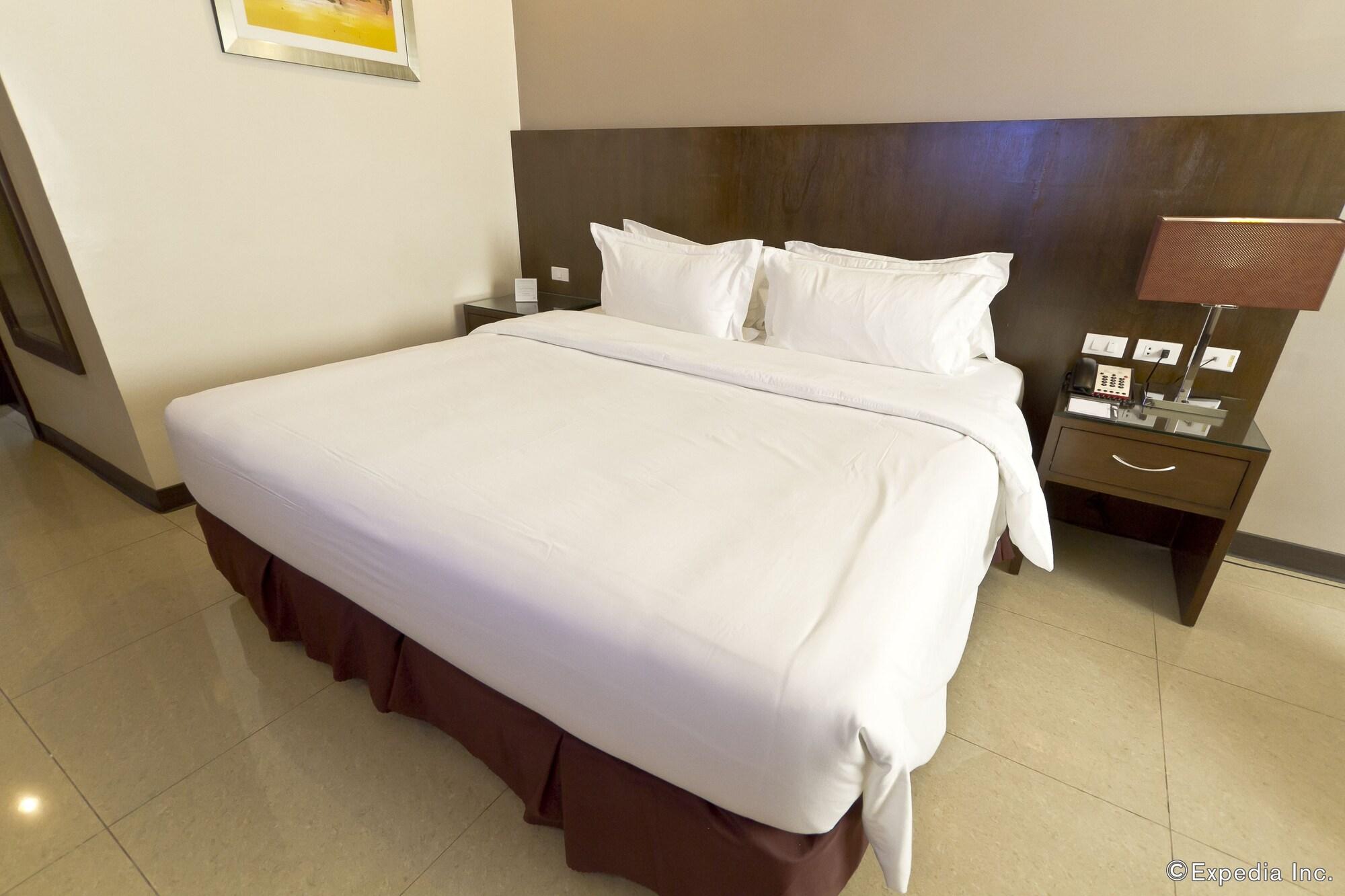Mandarin Plaza Hotel Cebu Esterno foto