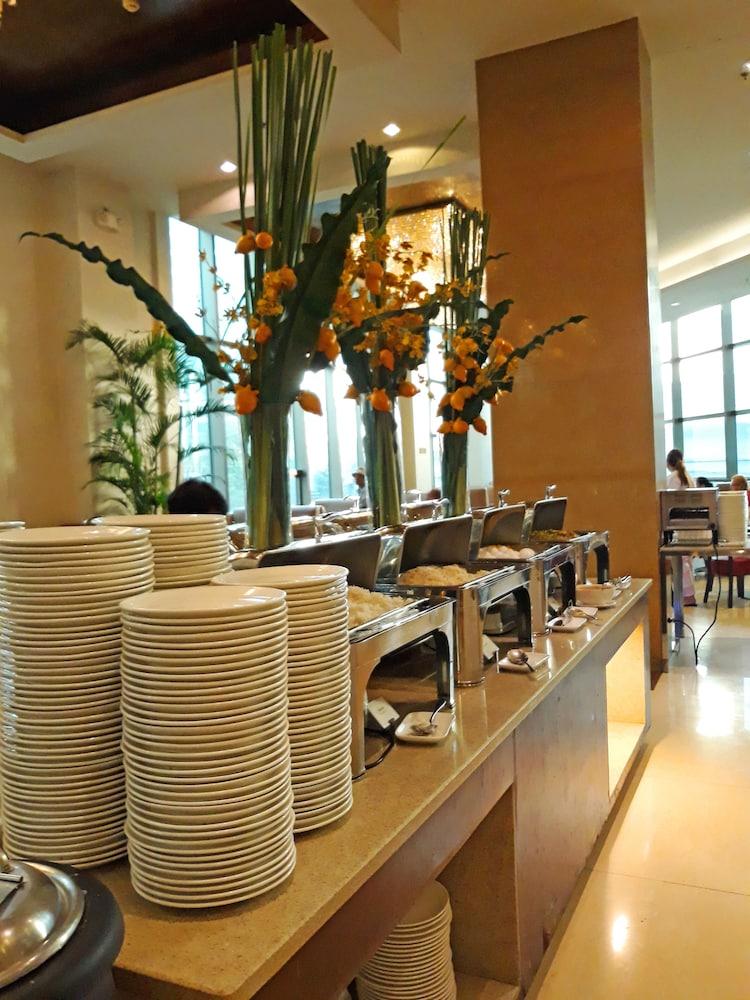 Mandarin Plaza Hotel Cebu Esterno foto