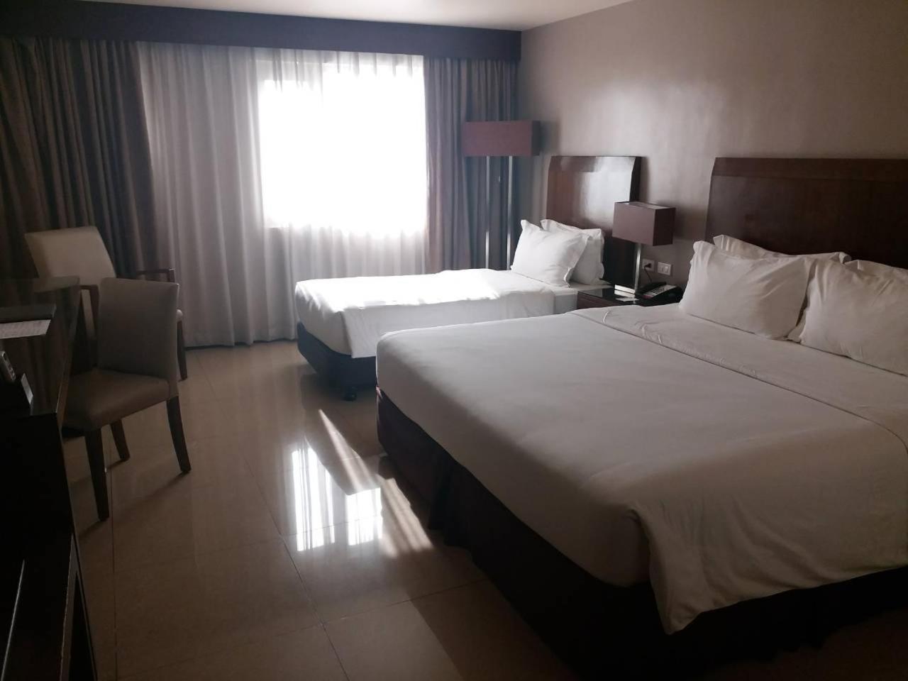 Mandarin Plaza Hotel Cebu Esterno foto
