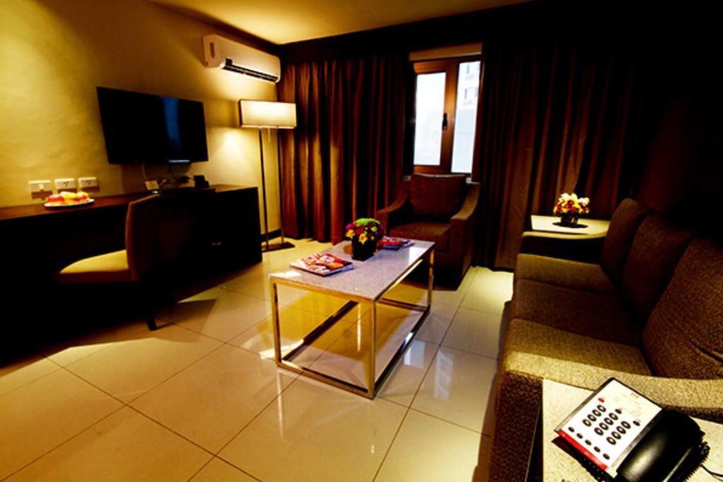 Mandarin Plaza Hotel Cebu Esterno foto