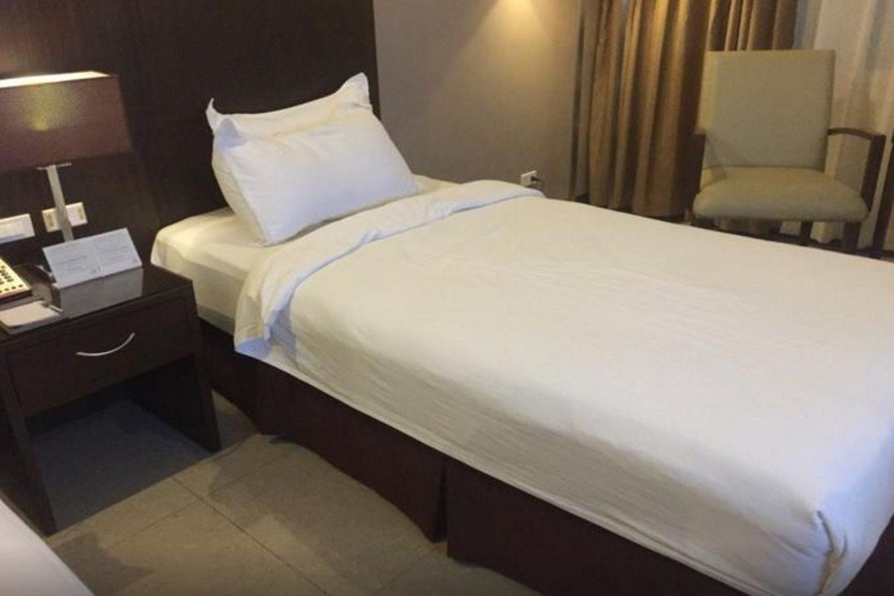 Mandarin Plaza Hotel Cebu Esterno foto