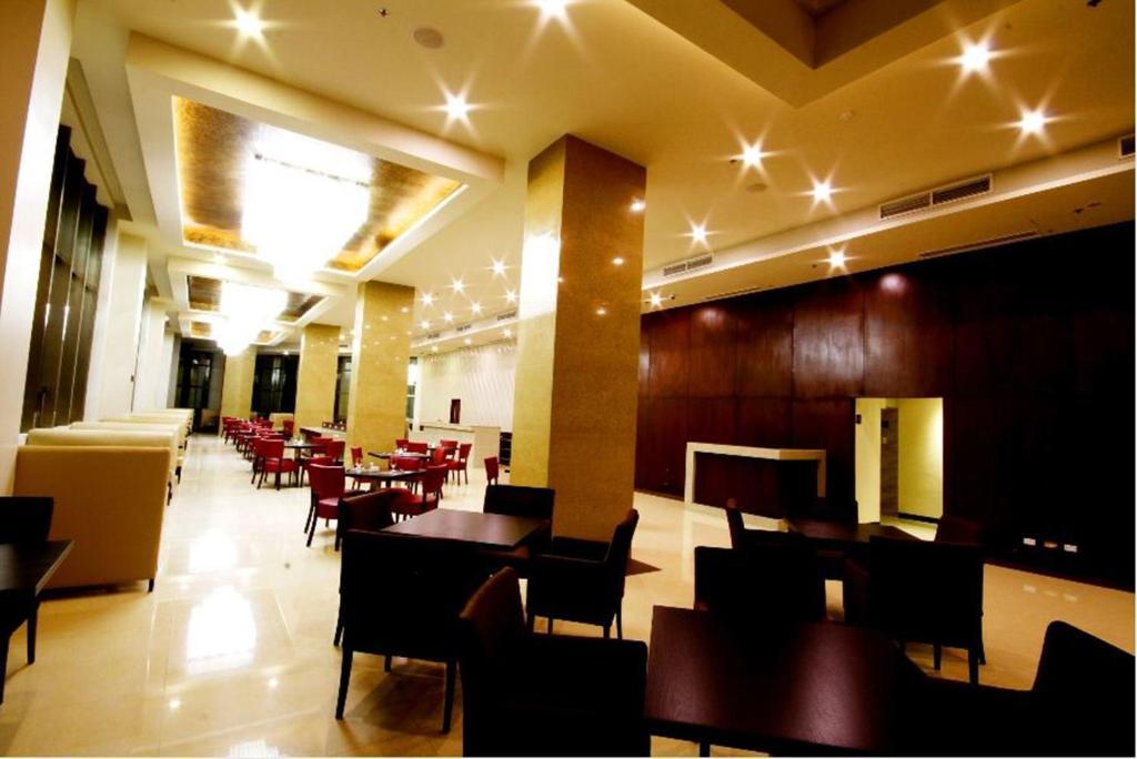 Mandarin Plaza Hotel Cebu Esterno foto