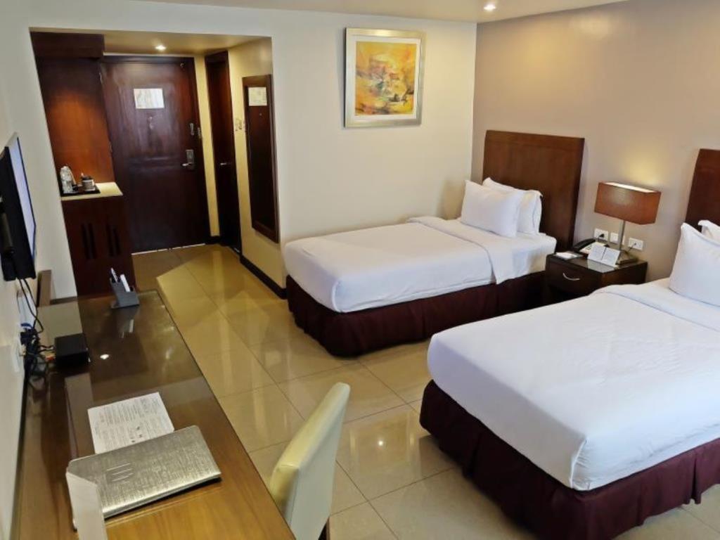 Mandarin Plaza Hotel Cebu Esterno foto