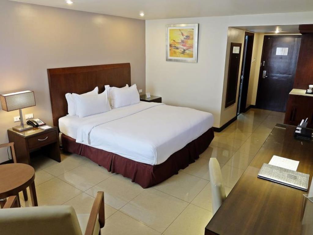 Mandarin Plaza Hotel Cebu Esterno foto